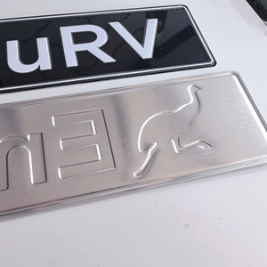 Tùy chỉnh Nhôm dập nổi tên nơi 3D xe dấu hiệu kim loại Đăng tấm cho mục đích trang trí - Product Image 3