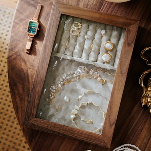 Boîte à bijoux de Noël en bois massif vintage avec couvercle en verre, motif floral, pour rangement et présentation de colliers, bagues et boucles d'oreilles - Vente en gros - Product Image 4