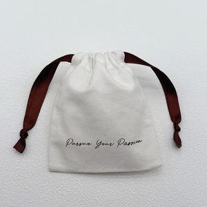 Sac Cadeau Cosmétique en Coton Recyclé Mini Personnalisé avec Logo, Écologique, Réutilisable, à Cordon de Serrage, pour le Commerce de Gros - Product Image 6