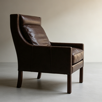 Fauteuil club rétro en cuir marron à dossier haut avec coussin de soutien, fauteuil individuel pour salon, garniture à clous en laiton, pieds en bois