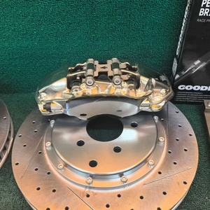 Kit d'étriers de frein nickelés <span class=keywords><strong>AP</strong></span> <span class=keywords><strong>Racing</strong></span> 9560 avant 6 <span class=keywords><strong>pistons</strong></span> et 9541 arrière <span class=keywords><strong>4</strong></span> <span class=keywords><strong>pistons</strong></span>, compatible avec les disques de frein percés Lotus 380x34mm et 355x28mm. - Product Image 3