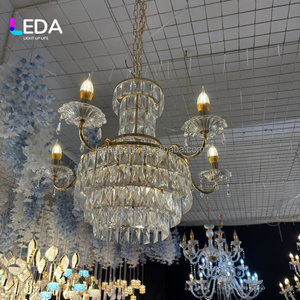 อุปกรณ์จัดงานแต่งงาน LEDA โคมไฟแขวนสีทอง ตกแต่งเพดานงานแต่งงาน โคมไฟระย้าโลหะพร้อมลูกปัดอะคริลิค โคมไฟเพดานห้องโถง - Product Image 6