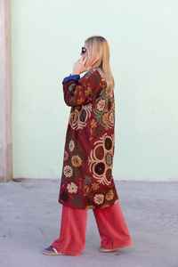 Veste d'hiver pour homme tendance, de haute qualité, élégante, chaude, à manches longues, brodée à la main, style suzani, avec fente latérale, boutonnée, matelassée - Product Image 2