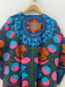 เสื้อแจ็คเก็ตผ้ากำมะหยี่ปักลายดอกไม้สไตล์ซูซานี ทำมือ เสื้อโค้ทยาวสำหรับฤดูหนาว สไตล์โบโฮ สำหรับผู้หญิง - Product Image 2