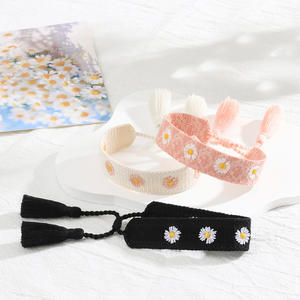 أقحوان لطيف شعار ديزي الأزياء مطرزة سوار مصمم شرابة معصم اللون شخصية اسم عصابة المعصم - Product Image 2