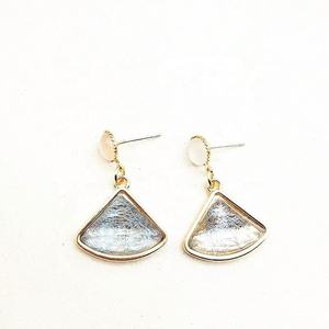 ต่างหูโอปอลทรงเรขาคณิตแบบเกาหลี ชุบทอง ขายส่ง แฟชั่นทันสมัย ต่างหูบุคลิกโดดเด่นสำหรับผู้หญิง ใส่ไปงานปาร์ตี้ - Product Image 4