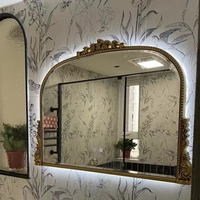 Miroir de salle de bain mural doré antique à cadre cintré, style baroque, orné de motifs festonnés, pour coiffeuse, vente en gros