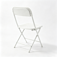 Chaise pliante blanche perforée en plastique pour hôtel, banquet, restaurant et événements en plein air