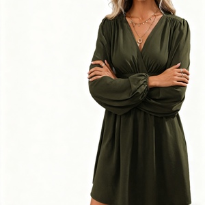 เดรสแฟชั่นสีพื้นเอวมีจีบแขนกระดิ่งคอวีแฟชั่นฤดูใบไม้ร่วง/ฤดูหนาว - Product Image 5