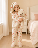 Ours en peluche de 40 cm avec pyjama assorti à imprimé fraises pour fille, vêtements de poupée personnalisés OEM ODM en matériau PU