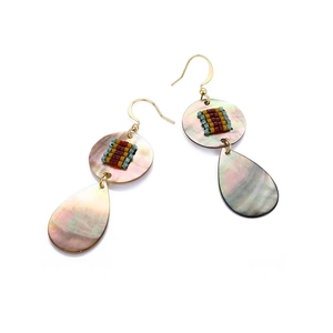 ต่างหูสไตล์โบฮีเมียนแบบคลาสสิก ประดับเปลือกหอยทรงหยดน้ำและลูกปัดมิยูกิ ถักด้วยมือ - Product Image 2