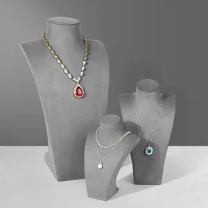 Collar de cuero hecho a mano, Exhibidor de busto, estantes de exhibición de joyería, colgante de piedras preciosas de terciopelo gris, escaparate para joyería