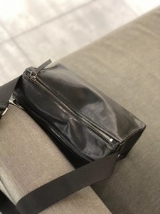 Borsa a Tracolla in Pelle Conciata al Vegetale di Alta Qualità Borsa a tracolla vintage da uomo. Borsa a Tracolla Minimalista Produzione OEM e Vendita all'Ingrosso - Product Image 4