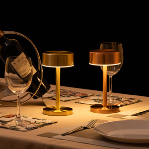 Lámpara de Mesa Inalámbrica Recargable de Aluminio al por Mayor, con Clasificación IP54, Control Remoto, Elegante Pieza de Decoración para Dormitorio - Product Image 3