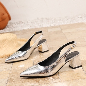 Tendenza 2026: Scarpe con Tacco a Blocco e Punta Affusolata in Oro e <span class=keywords><strong>Argento</strong></span> Metallizzato, Slingback, Tacco Alto 5-8cm per Feste, Serate e Uso Quotidiano - Product Image 4