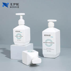 Botella cuadrada Minnie de 500ml y 1000ml con cabezal dosificador para champú, acondicionador y cuidado diario. - Product Image 1