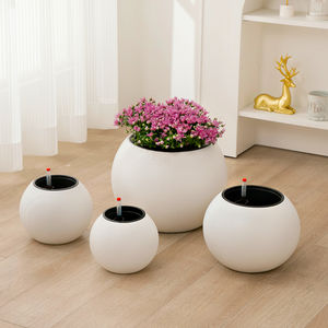Jardinière en plastique sphérique auto-arrosante Pot de fleur de bureau blanc utilisation de jardin intérieur/extérieur Design minimaliste moderne 4 tailles - Product Image 1