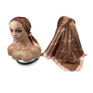 Bufanda Unisex de Seda 100% de Lujo, Suave y Fresca, Personalizada MUYANG 2026, con Diseño de Personajes Impresos en Serigrafía - Product Image 1