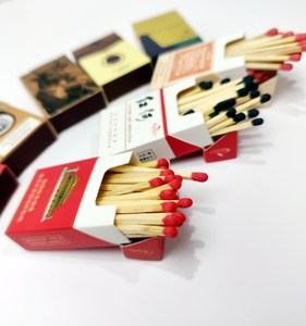 <span class=keywords><strong>Paquet</strong></span> personnalisé de boîtes <span class=keywords><strong>d</strong></span>'allumettes dorées allumettes en bois tête <span class=keywords><strong>d</strong></span>'allumettes de sécurité allumettes en bois briquets accessoires pour fumeurs cigarettes hôtel - Product Image 5
