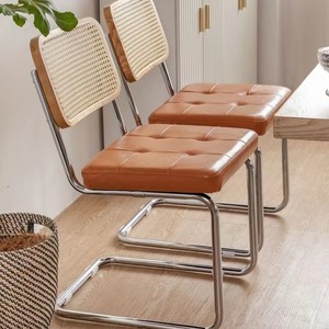 Silla de Comedor con Respaldo de Ratán, Asiento Tapizado en Cuero, Estructura Cromada, Diseño Moderno - Product Image 1