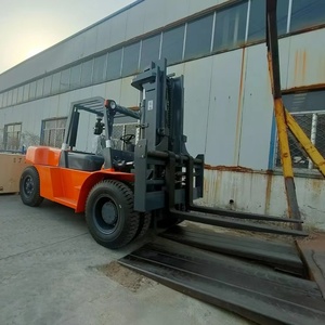 China Empilhadeira Diesel Empilhadeira 10 Ton com Garfo Posicionador Bale Clamp Cor Personalizada e Motor Garantia de 1 Ano - Product Image 3