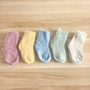 <span class=keywords><strong>Lot</strong></span> de liquidation de chaussettes en stock d'usine pour enfants et bébés, en tissu éponge épais tricoté, chaudes pour l'automne et l'hiver, absorbantes, avec design entièrement en éponge. - Product Image 3