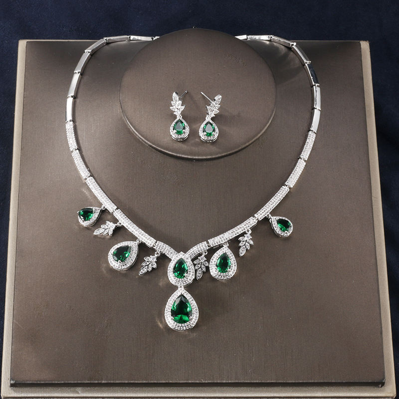 สีเขียว