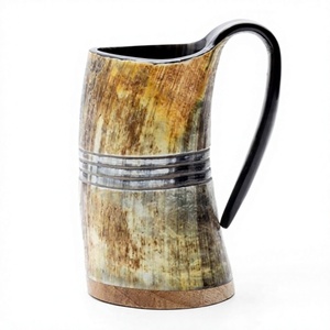 Mug vintage en corne naturelle avec poignée et bandes métalliques, base en bois, vaisselle écologique - Product Image 1
