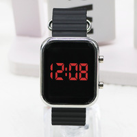 Jam Tangan Digital LED Persegi Grosir Logo Kustom 2026, Laris Manis untuk Anak Laki-laki Perempuan Pelajar, Jam Tangan Elektronik Olahraga