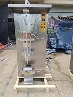 Machine de remplissage et de scellage automatique de sachets liquides Tolcat en acier inoxydable pour l'emballage de sachets d'eau, de lait, de jus et de boissons liquides