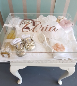 Boîte de baptême en acrylique transparente sur mesure avec logo personnalisé - Product Image 1