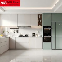 Meubles de cuisine modulaires modernes en MDF vert sauge et crème, sans poignées, avec panneaux plats, pour projets hôteliers et d'appartements, vente en gros