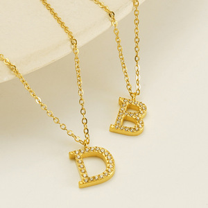 2024 สไตล์ใหม่สแตนเลสตัวอักษร 18K Gold Plated Zirconสร้อยคอคริสตัลฝัง 26 ตัวอักษรสร้อยคอจี้ - Product Image 1