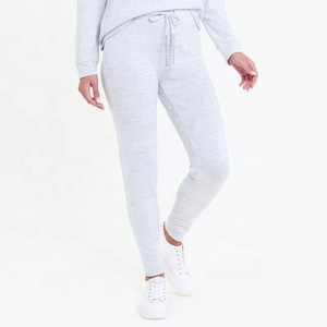 Pantalon de survêtement pour femme, style streetwear, en tricot, chaud et confortable, en molleton 100% coton, avec cordon de serrage et poches - Product Image 3