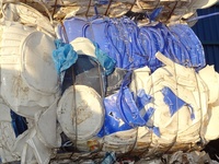 PP - GELAS, EMAS, DAN BALAN PLASTIK POLYPROPYLENE BEKAS / SAMPAH untuk DI-DIKURASI.