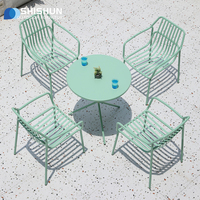 Ensemble table et chaises de jardin moderne pour extérieur, avec structure en alliage d'aluminium, mobilier léger pour salle à manger d'hôtel ou salon