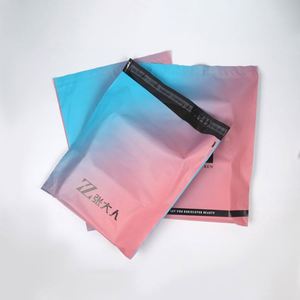 Bolsa de Correo Personalizada con Impresión a Todo Color en Degradado, Bolsa de Envío Impermeable de LDPE para Prendas - Product Image 2