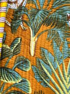 Sac fourre-tout matelassé en coton imprimé, avec poignées confortables et rembourrage doux, idéal pour les voyages et le shopping - Product Image 5