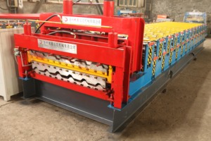 Petit pain de tôle ondulée formant la machine Facile à manipuler en aluminium Rooftile galvanisé faisant profil en <span class=keywords><strong>acier</strong></span> <span class=keywords><strong>tuile</strong></span> automatique PPGI - Product Image 5