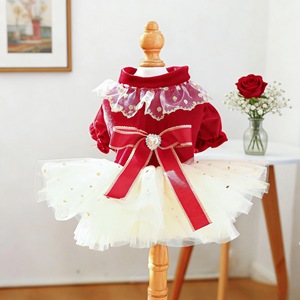 ชุดเดรสสัตว์เลี้ยงสีแดงกำมะหยี่พร้อมกระโปรงผ้าทูลสีขาวสำหรับสุนัขและแมว เสื้อผ้าลูกสุนัขตัวเล็ก ชุดวันหยุดสำหรับเทศกาล - Product Image 1