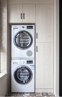 Armario Moderno con Manijas de Almacenamiento, Puerta Abatible Multicapa de Madera Sintética para Apartamento, Personalizado