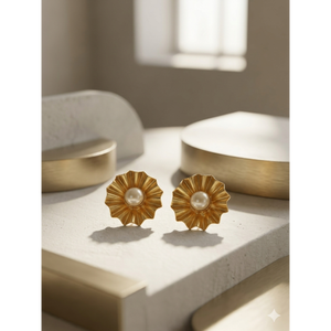 Pendientes de Perlas y Conchas Acanaladas con Diseño Floral de Sol Dorado - Engaste de Latón para Boda - Product Image 5