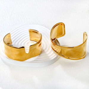 กำไลข้อมือสแตนเลสสตีลทรงเรขาคณิตแบบปรับได้ สไตล์ยุโรปอเมริกัน แฟชั่นสำหรับทุกเพศ ดีไซน์วงแหวนเรียบกว้าง - Product Image 1