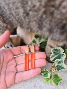 Boucles d'oreilles tendance en résine et bois, bijoux légers faits à la main, pièces de style affirmé, cadeau idéal pour un usage quotidien - Product Image 3