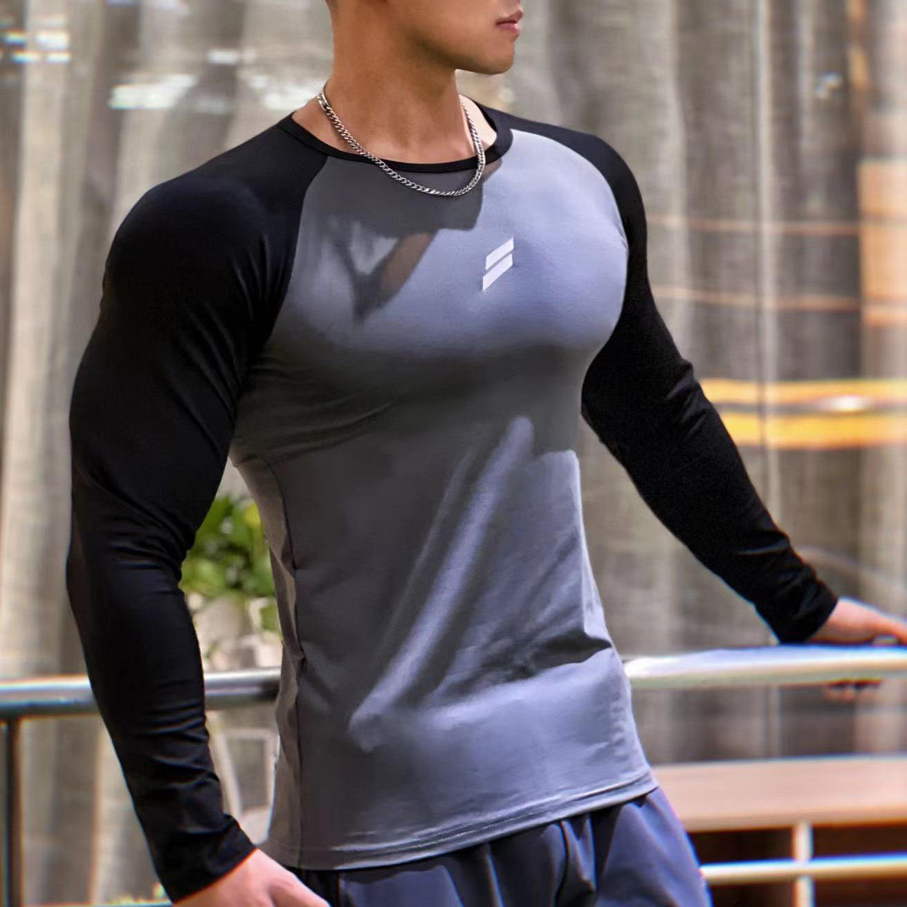 สีเทาเข้ม