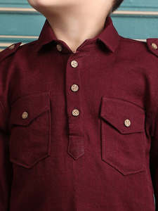 Niño sonriente con kurta color granate y pantalones blancos posando en interiores, atuendo étnico festivo, retrato infantil, niños con estilo. - Product Image 3