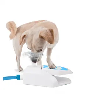卸売インタラクティブ電源プッシュボタン犬ペット給水器ディスペンサー噴水