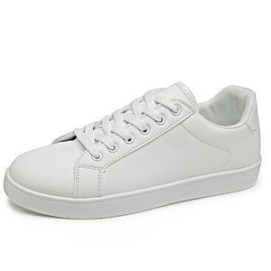 Sneaker originali all'ingrosso estate autunno inverno in Mesh Casual per gli uomini Sneakers bianche con caratteristiche traspiranti che camminano si intrufola - Product Image 1