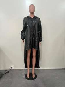 Cappotto a Mantella da Donna in PU Ispessito con Cappuccio <span class=keywords><strong>e</strong></span> Coulisse, Maniche Lunghe, Corto Davanti <span class=keywords><strong>e</strong></span> Lungo Dietro, Stile Sehe Fashion - Product Image 3