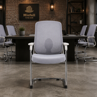 Chaise de bureau cantilever en maille, ergonomique et réglable, avec accoudoirs, pour l'entraînement et l'espace de travail des employés - Vente en gros